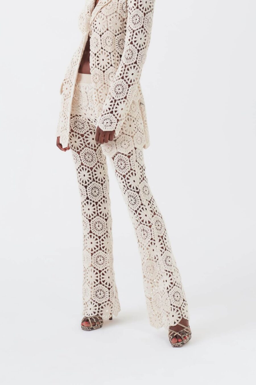 Hose mit asugestellten Bein, Strickhose, Retro Hose, creme, transparent, Strickmuster, Boho Style, weiss, schwarz