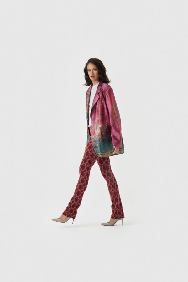 Oversize Blazer in bedruckter Seide in Rot – Bild 3