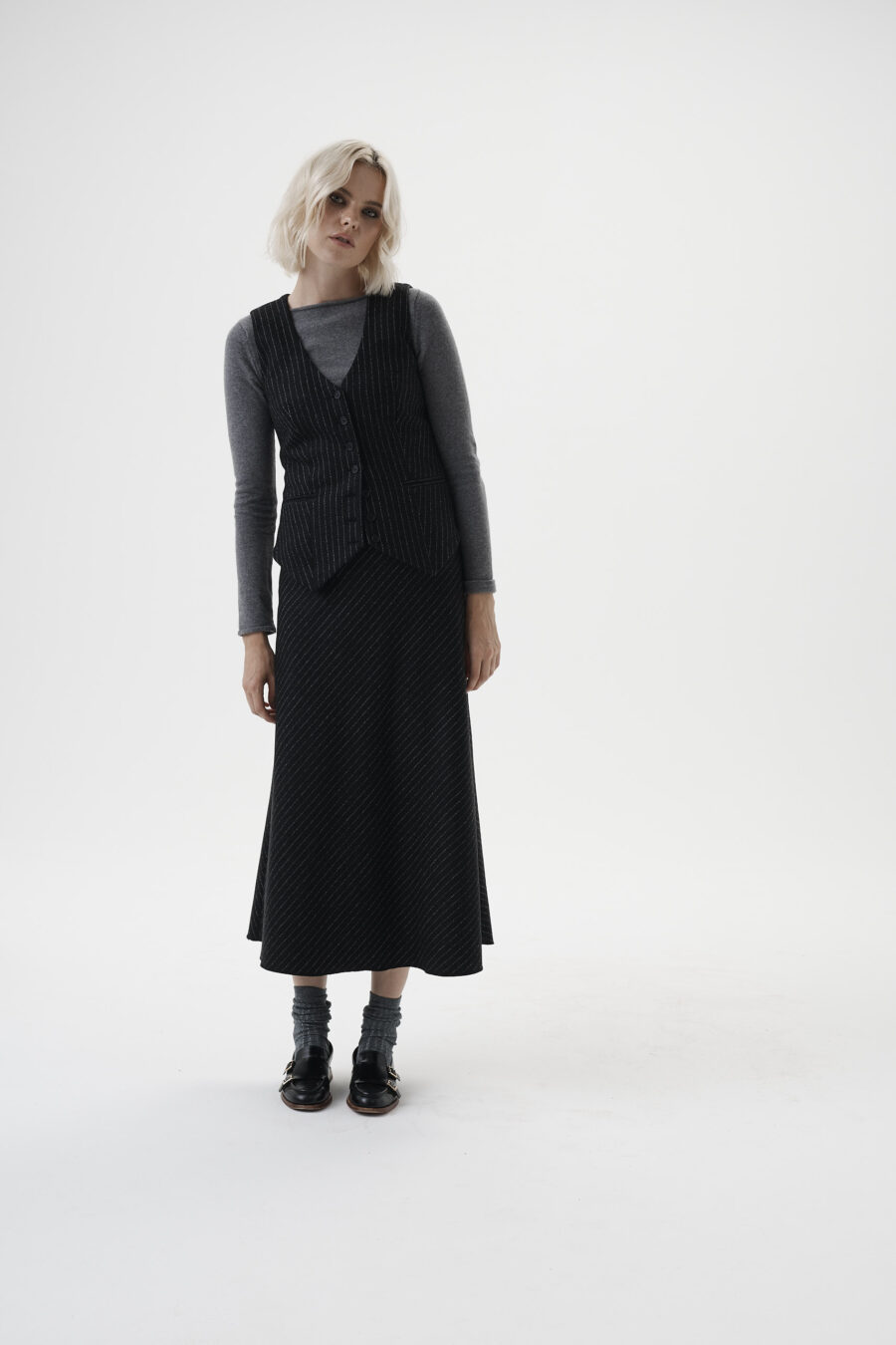 Gestreifte schmal anliegende Weste in schwarz-weiß