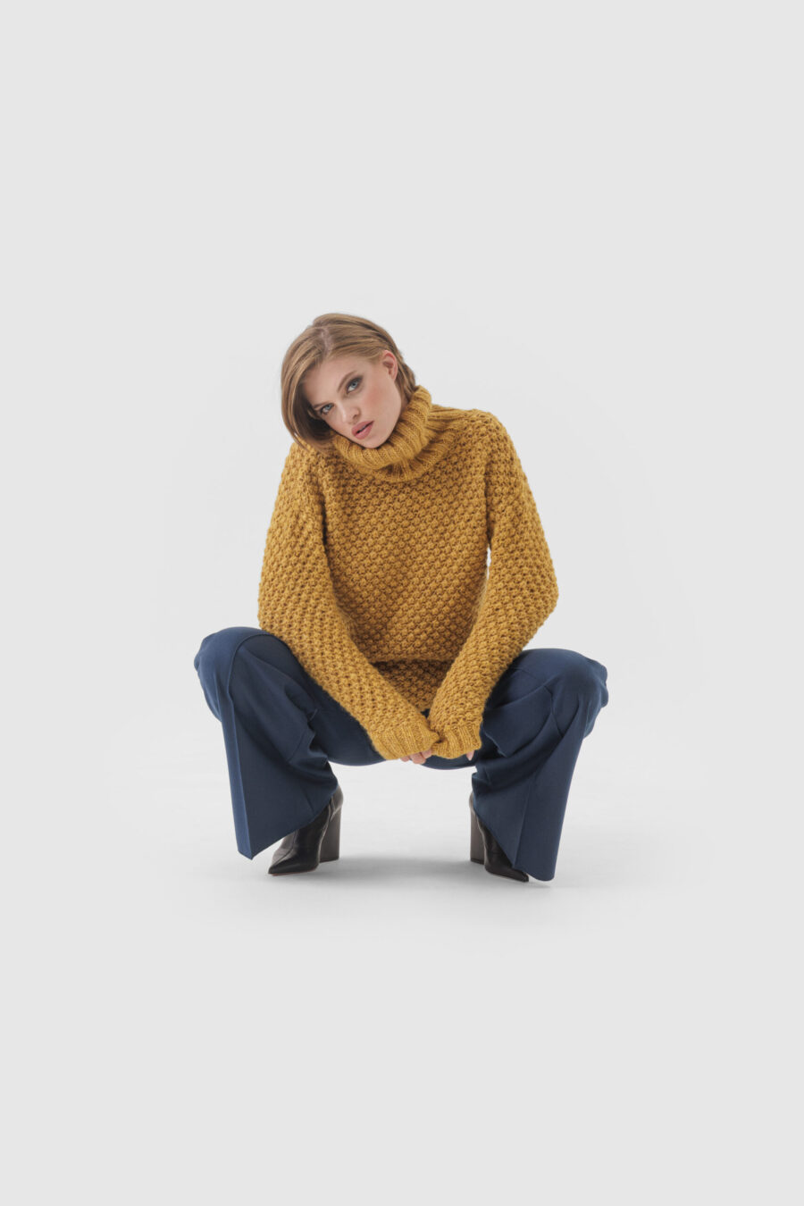 Pullover aus Wollgemisch in senfgelb, Stockpullover