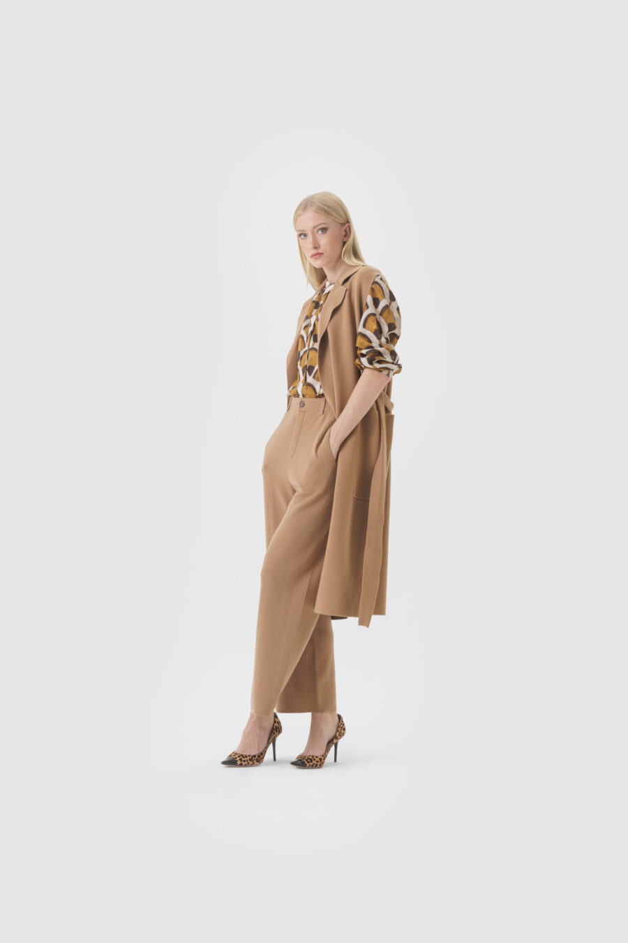 Weste, Menrinowolle, braun , schwarz, lange Weste mit Taschen und Gürtel